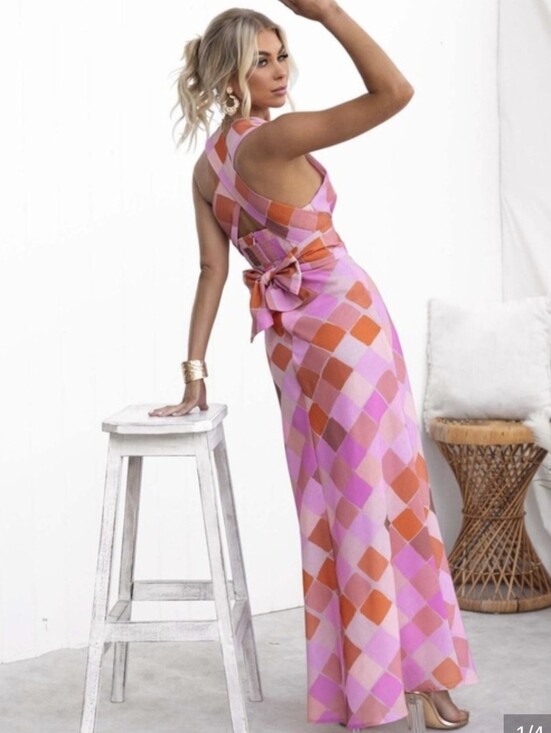 Selfie Leslie Dresses & Skirts - NWOT Selfie Leslie Pink Orange Geometric Diamond Maxi Dress Tie Halter Small 70s